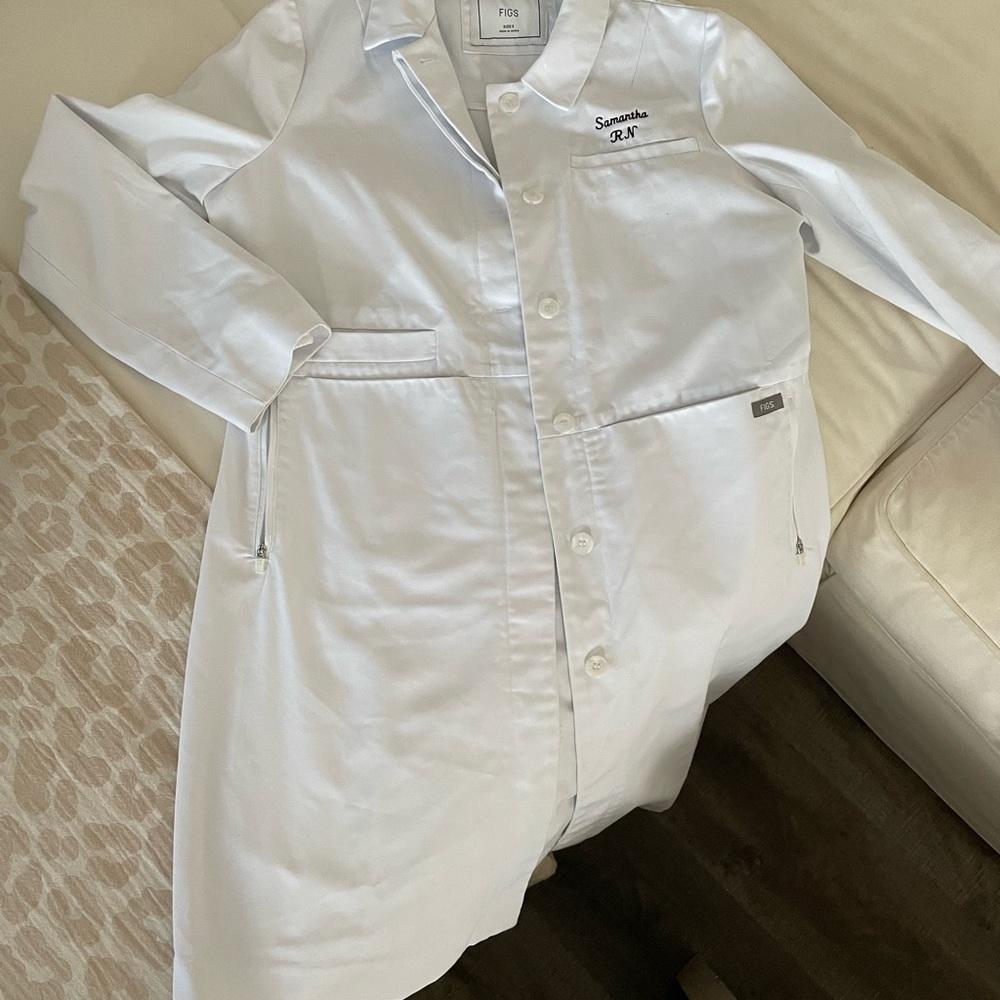 FIGS “Samantha RN” lab coat. Barely worn, excellent condition.